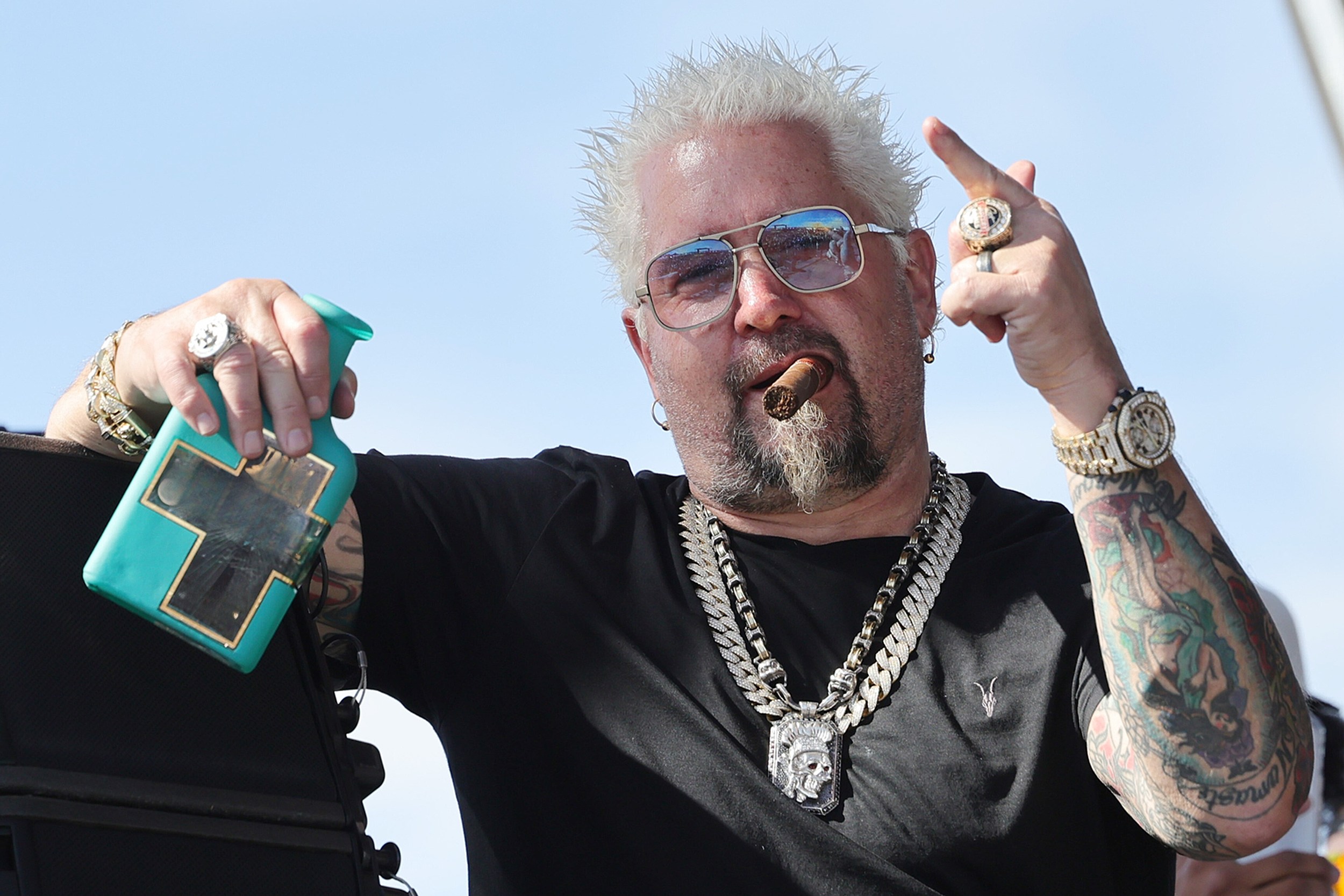 Oregon Restaurant Named One of the Best ‘Diners, Drive-ins, and Dives’ in America