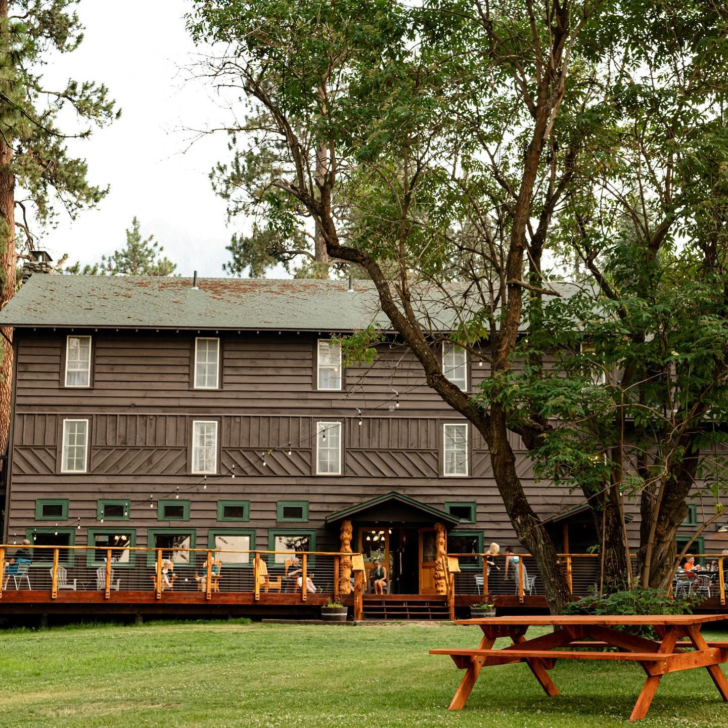 Wedding Venue Wallowa Lake Lodge in Oregon
