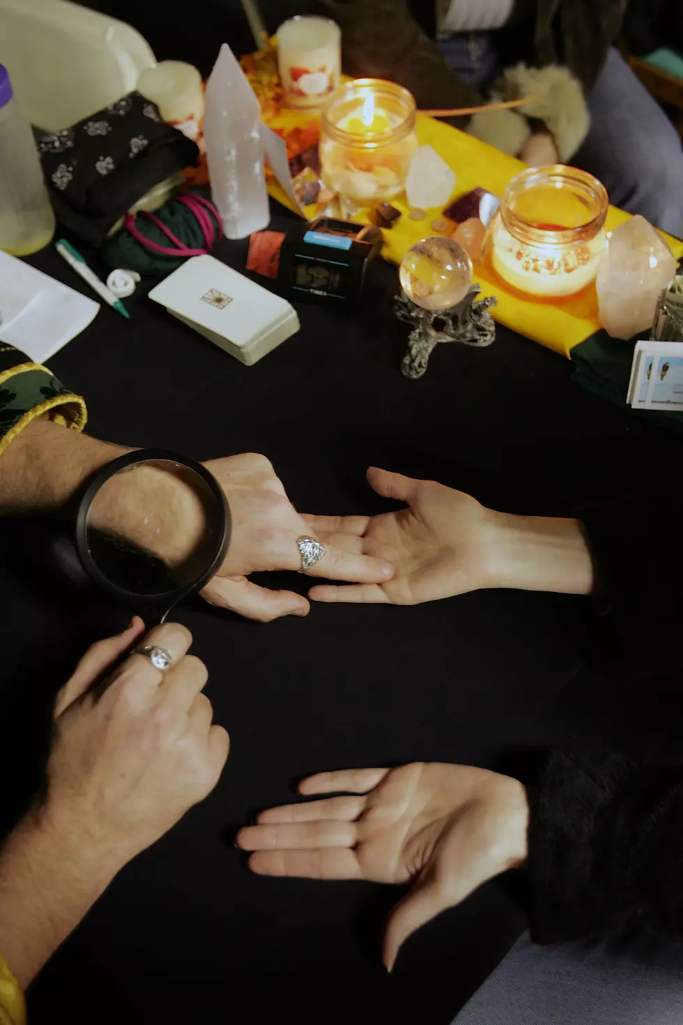 Melissa Is In at 4pm and we’re giving away a FREE reading! :)